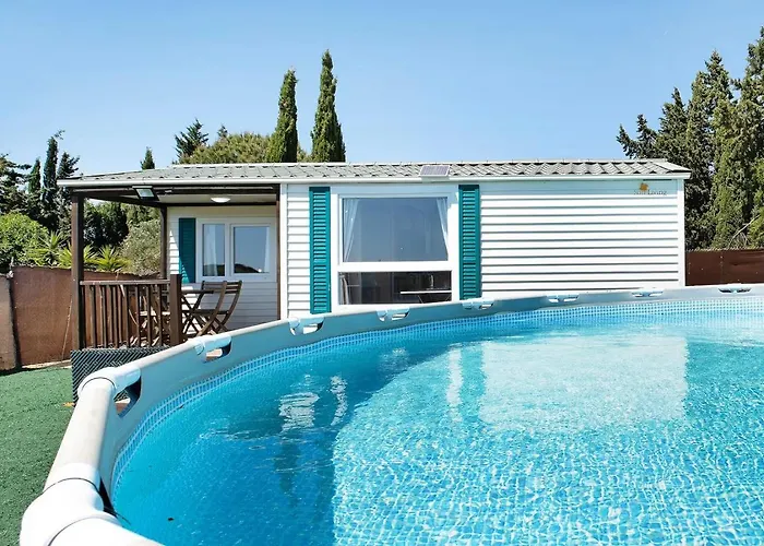 Bungalows Cerca De La Playa Con Piscina, Jardin